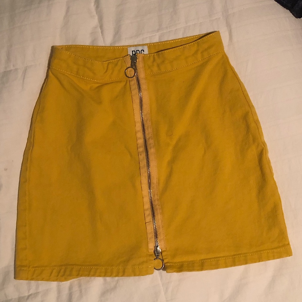 URBAN OUTFITTERS YELLOW ZIP UP MINI SKIRT